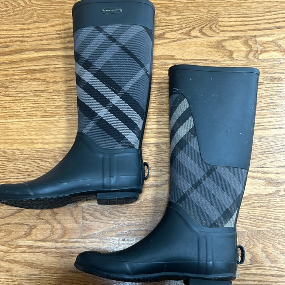 Burberry rain boot